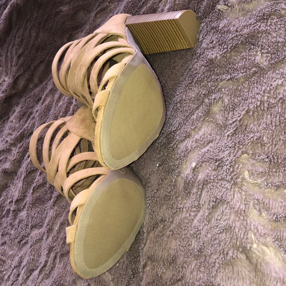 Heels - Picture 3 of 3